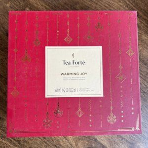 NWT Tea Forte Tea Chest with 40 Handcrafted Pyramid Tea Infusers